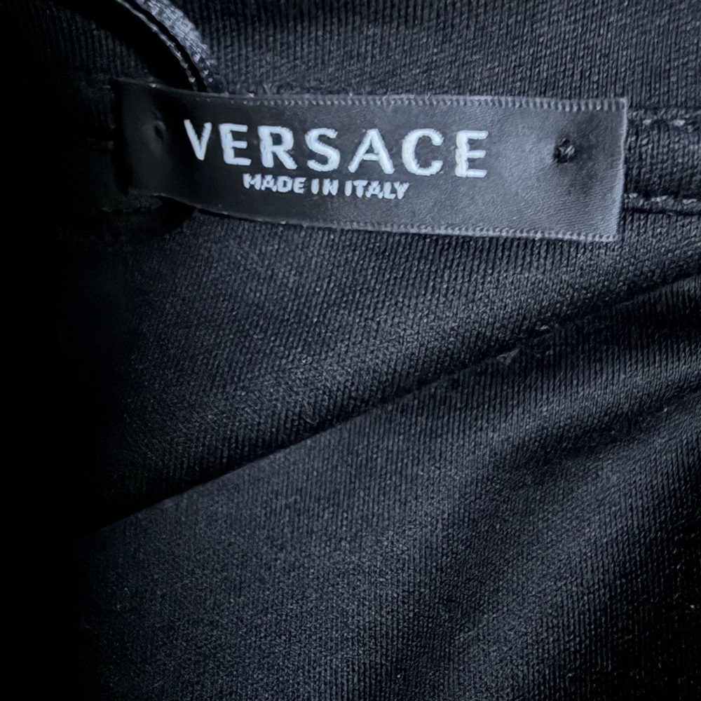 Versace Black Logo Cropped T-shirt Like New - Picture 5 of 5
